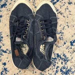 Women’s sneakers